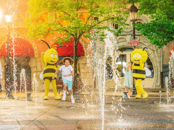 Fontaines dansantes dans l'espace extérieur de Plopsaland