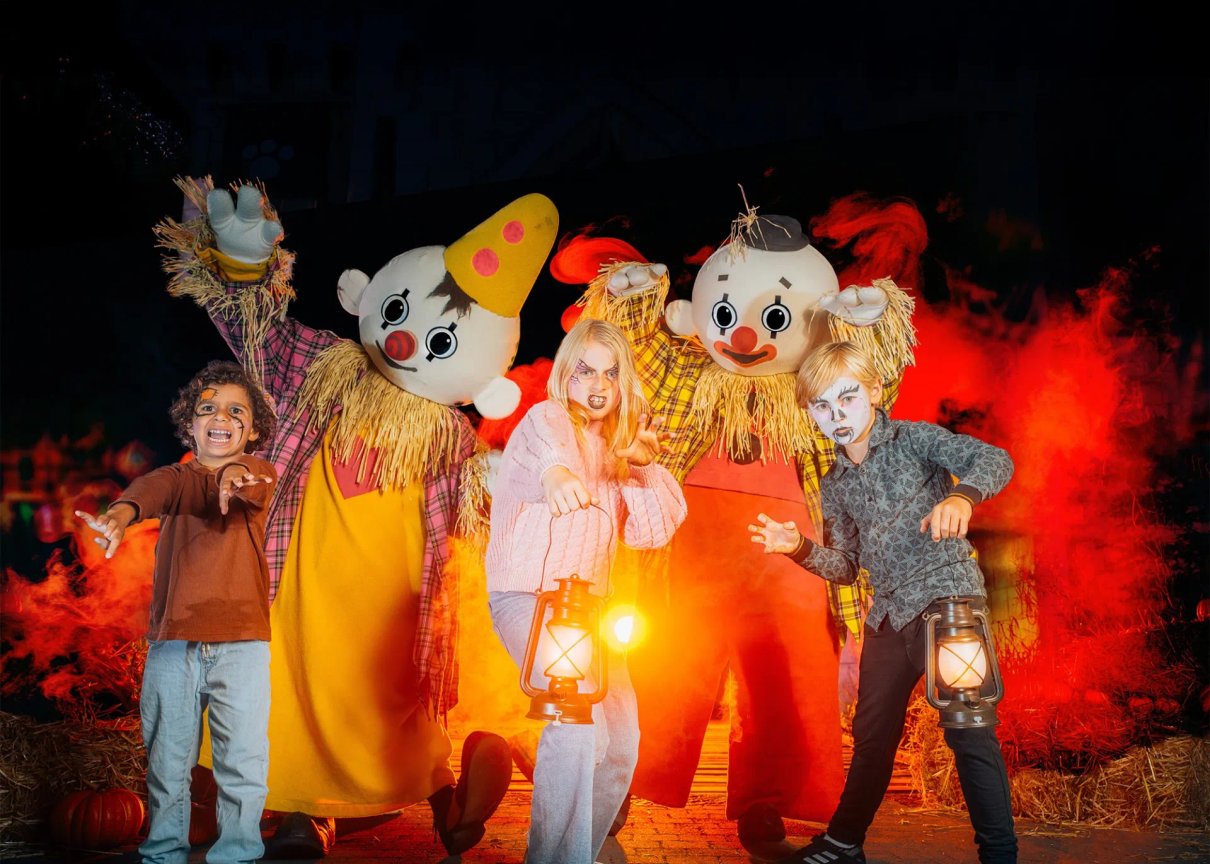 Décor et ambiance d'Halloween à Plopsaland Belgium
