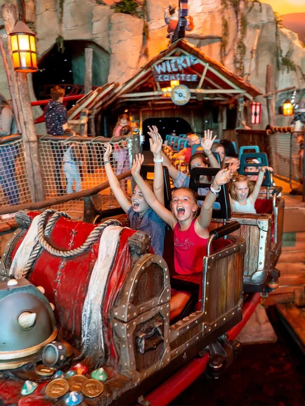 Attraction Wickie Coaster dans un parc Plopsa