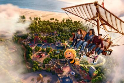 Attraction Vliegende Cinema à Plopsaland Belgium