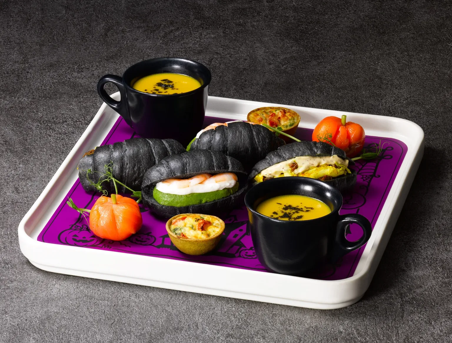 A dessert from the Dark Arts afternoon tea at Warner Bros. Studios Japan