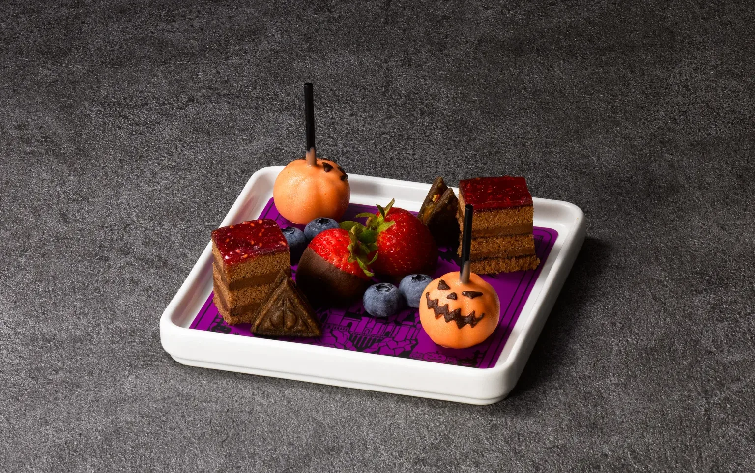 Seasonal afternoon tea desserts at Warner Bros. Studios Japan